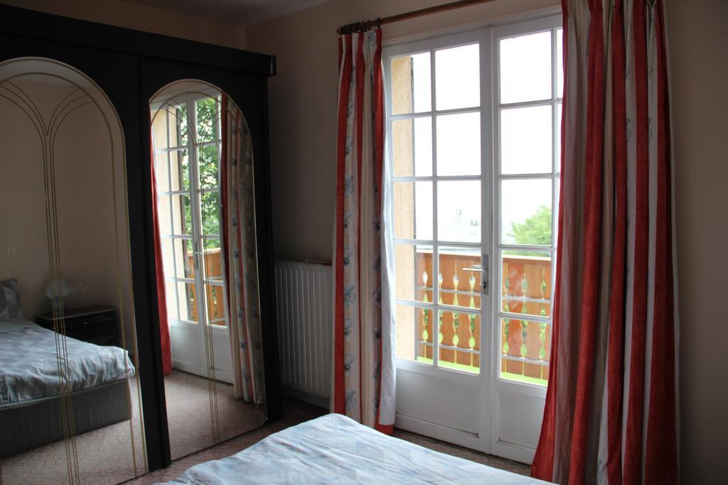 Holiday Home Maison De La Litiere Pugny-Chatenod Room photo